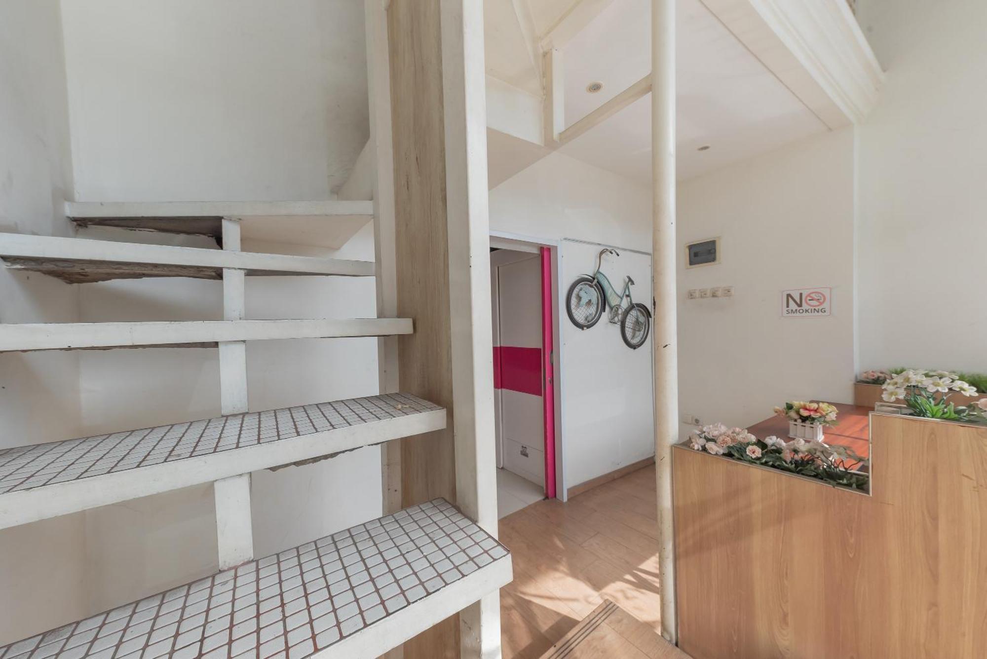 Reddoorz Hostel At Kiara Cozy Kircon Bandung Exterior foto